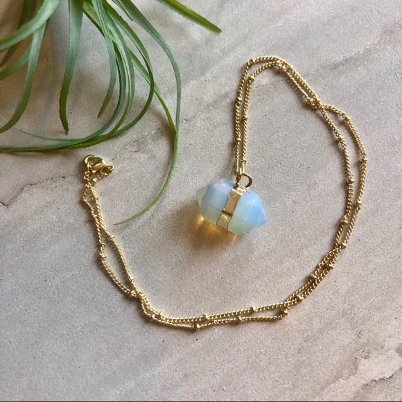 ✨ONLY 1 LEFT!✨14K Gold Moonstone Necklace - Picture 3 of 3